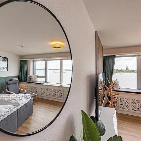 Moderne Ferienwohnung Mit Blick Aufs Wasser *