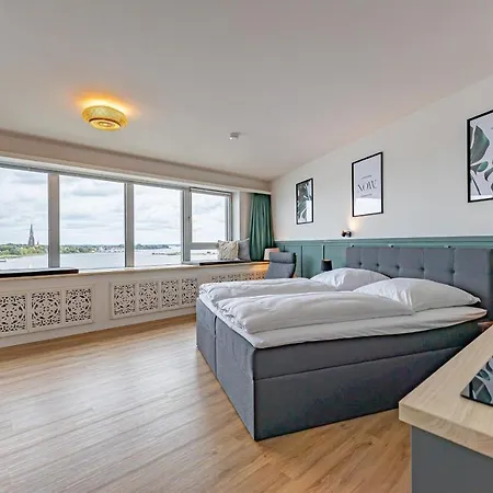 Moderne Ferienwohnung Mit Blick Aufs Wasser Lägenhet