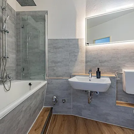 Moderne Ferienwohnung Mit Blick Aufs Wasser Lägenhet