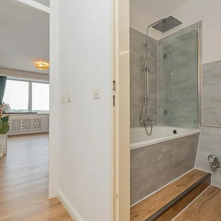 Lägenhet Moderne Ferienwohnung Mit Blick Aufs Wasser *